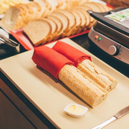 Cullinan Hplus Premium Brasília Eksteriør bilde A panini press